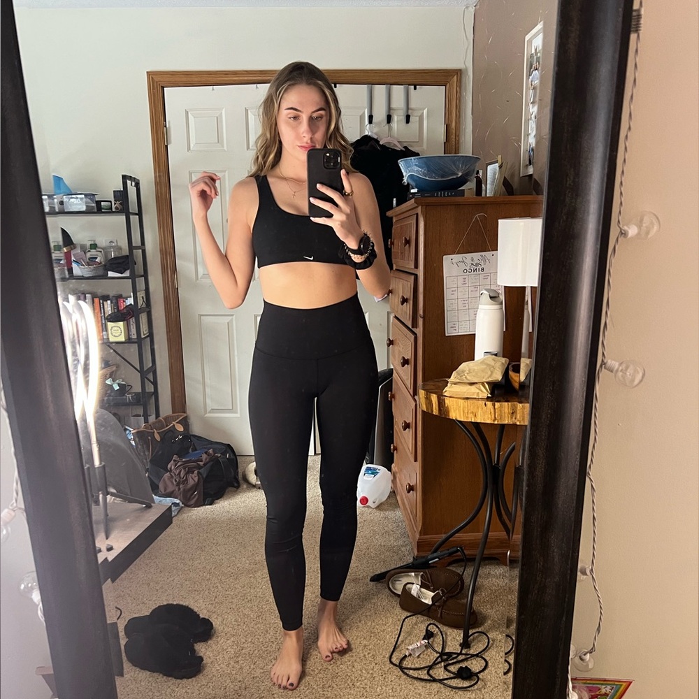 Lululemon leggings size 6